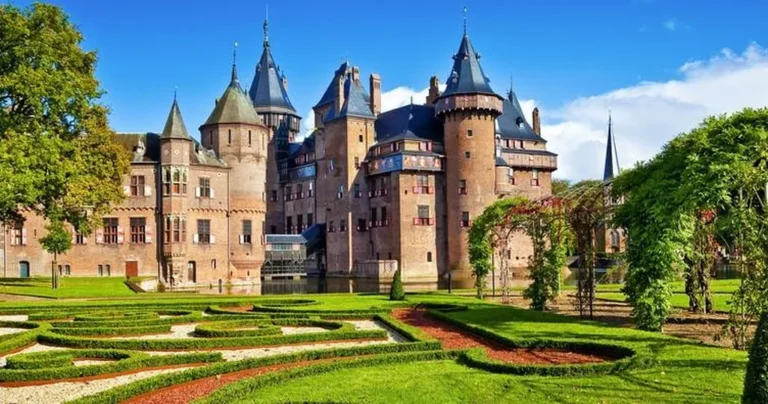 Private Day Trip to Utrecht & Haar Castle